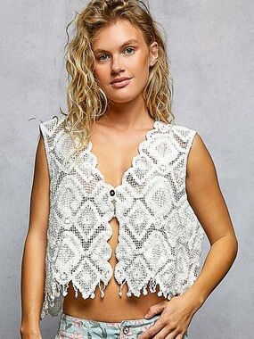 💖Hello Gorgeous! POL Geometric Crochet Cropped Vest Scalloped Edge Fringe Trim